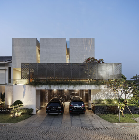 Rubic JGC Residence