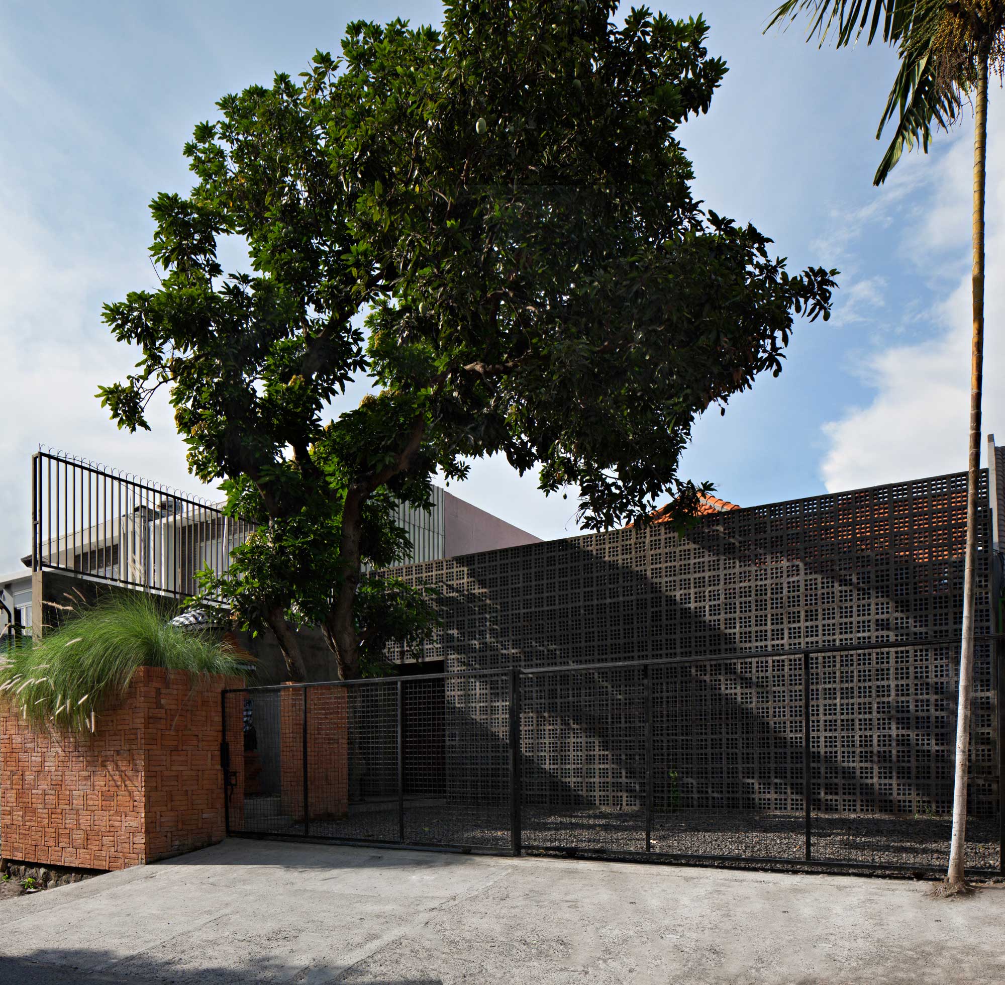 Mand(A)nila House