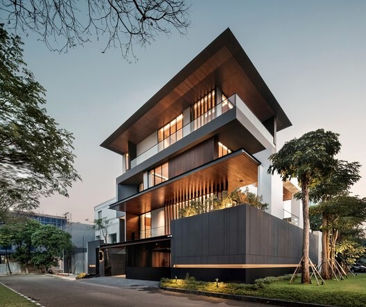 R+J House