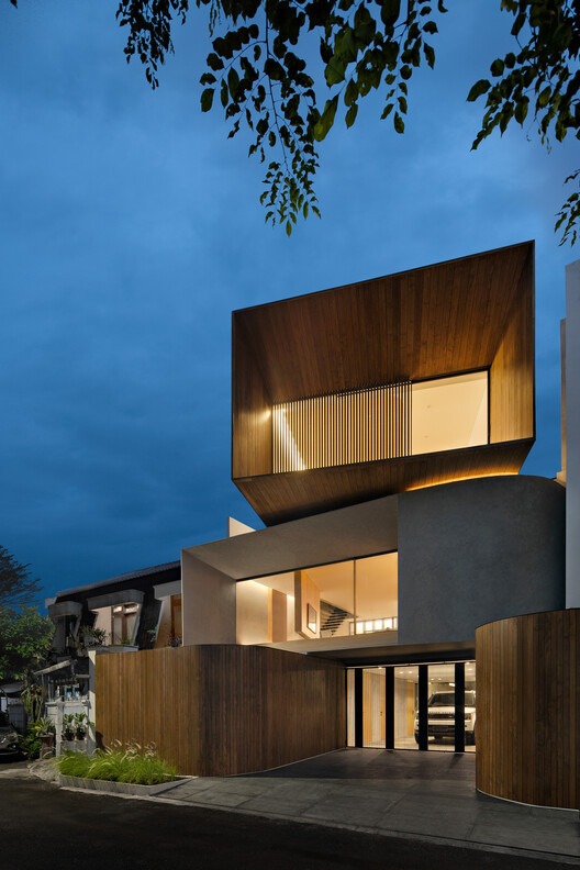 MDJ House