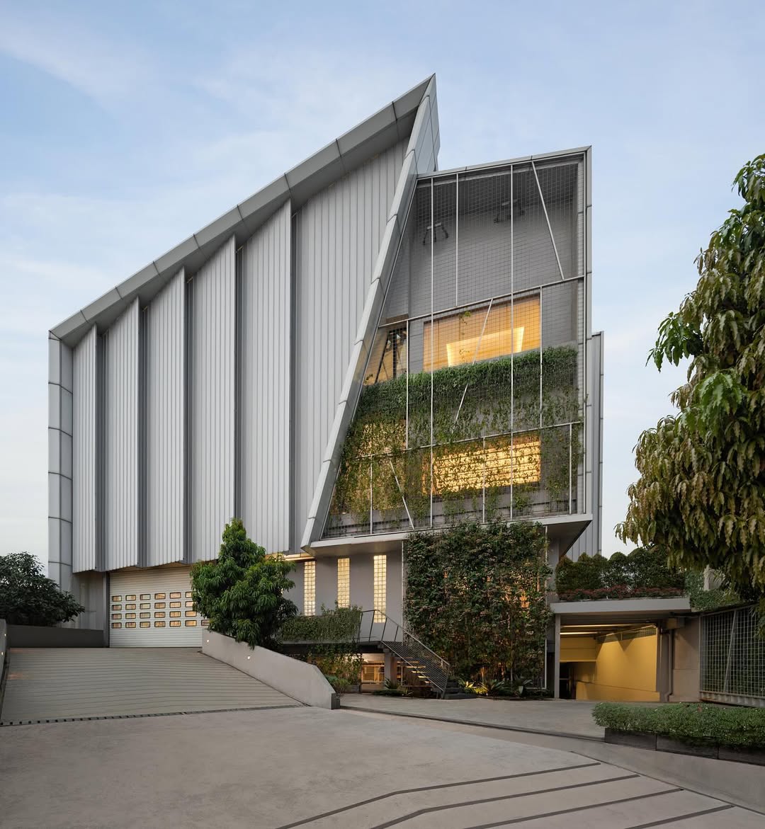 FNI OFFICE WAREHOUSE